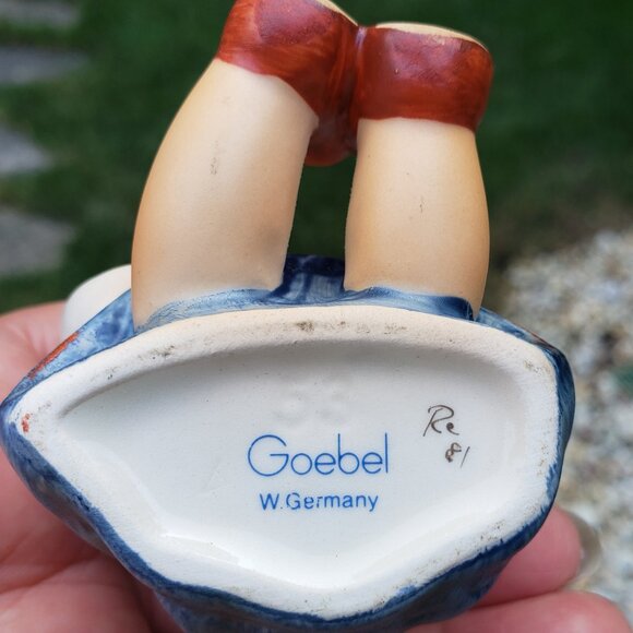 M J Hummel - Titled "JOYFUL" - Porcelain Figurine - Picture 9 of 9